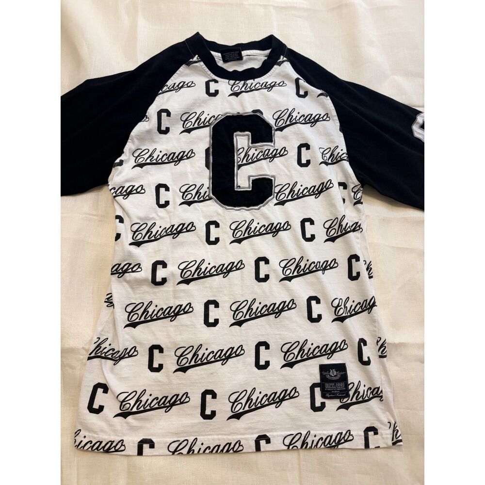 Vintage Victorious Urban Couture Chicago shirt 🖤🤍